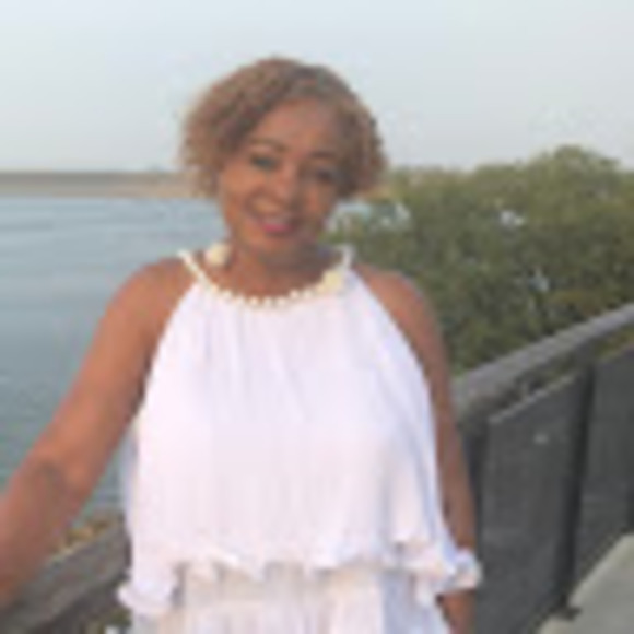 Meet your Posher, Janet - Picture 1 of 1